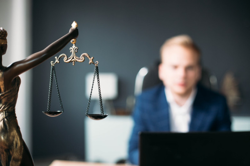 justitie-avocat-judecator-procuror-shutterstock_1107111632