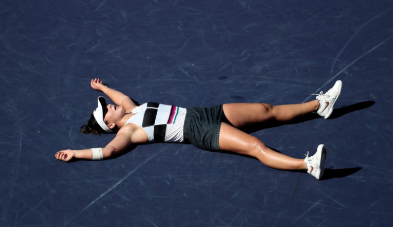bianca andreescu intinsa pe jos - twitter