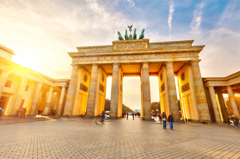 berlin poarta brandenburg shutterstock_108284315