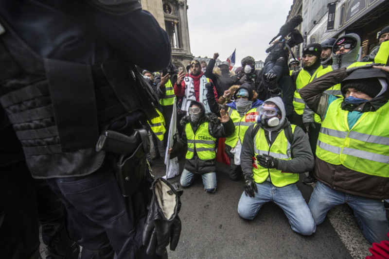 'Yellow Vests' Return Despite Macron's Concessions