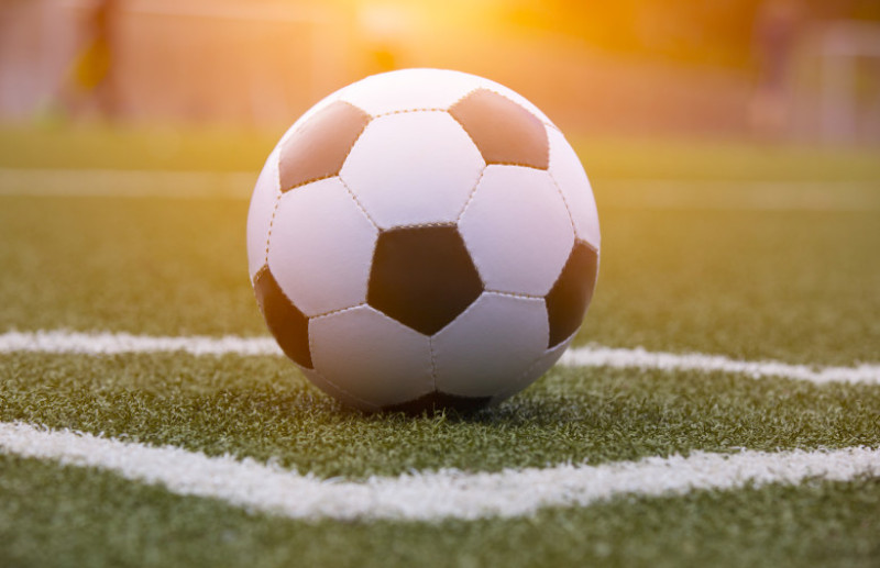 minge de fotbal shutterstock_442192612