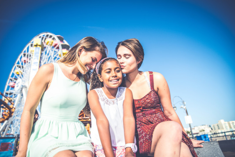 cuplu lesbiene copil shutterstock_557027134