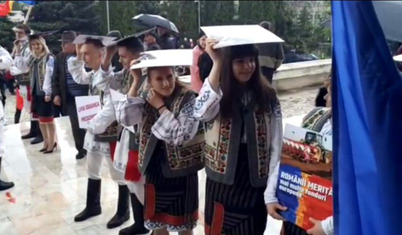 copii ploaie botosani