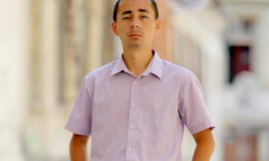 Moartea unui tânăr jurnalist din Cluj zguduie sistemul medical. Familia vrea să afle cum a putut muri după un abces dentar