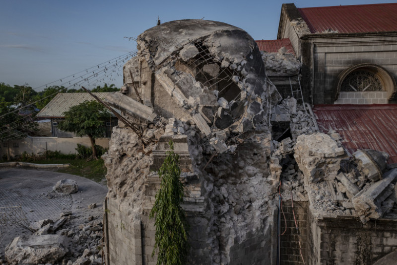 Deadly Earthquake Strikes Central Philippines