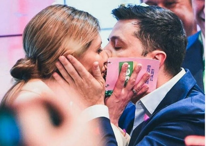 olena zelenska se pupa cu volodimir zelenski - instagram