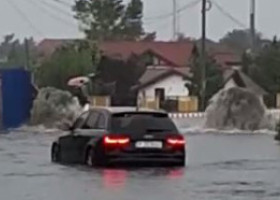Furtună puternică în sud-estul țării. Într-o comună din Ilfov, canalizarea a semănat cu fântânile arteziene