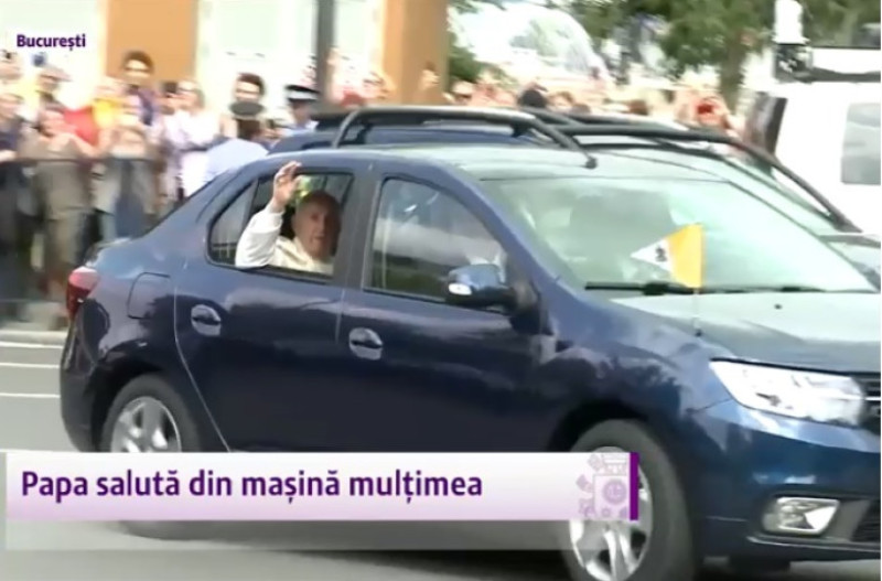 papa face cu mana din logan