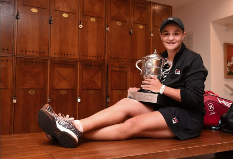ashleigh barty roland garros trofeu