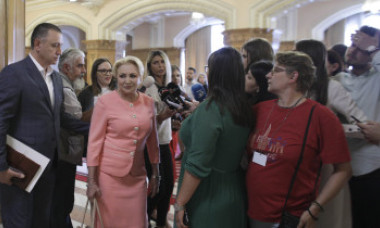 Viorica Dăncilă face precizări, după ce a fost întâmpinată de protestatari la Sibiu: „Nu mi-e teamă!”