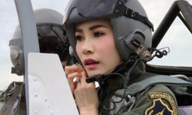 Regele Thailandei i-a retras concubinei toate titlurile regale și militare. O acuză de „lipsă de loialitate”