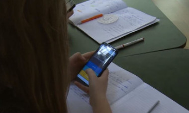Un profesor din Capitală, în lenjerie intimă la cursul online. Mama unui elev de clasa a XI-a: A fost un șoc să văd filmarea