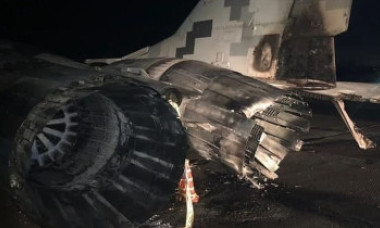 Un ucrainean beat a distrus un avion MiG-29 după ce a intrat cu mașina în el. Cum arată autoturismul după accident