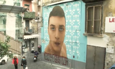 Polemici și tensiuni în Napoli, capitala Camorrei. Se cuvine ca tinerii uciși de poliție să aibă picturi murale?