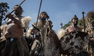 Misizulu, fiul cel mare al reginei Mantfombi Dlamini, este noul rege al poporului Zulu. Scene dramatice la citirea testamentului VIDEO