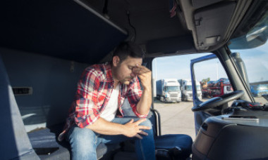 Coșmarul șoferilor de TIR, deveniți ținta hoților și a imigranților: „Suntem singuri, nu ne ajută nimeni, autoritățile nu fac nimic”
