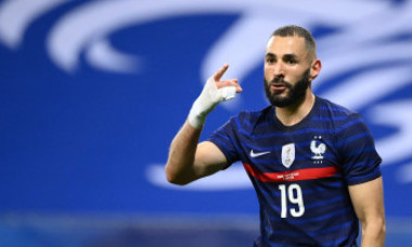 De ce Karim Benzema joacă tot timpul cu un bandaj la mână? GALERIE FOTO