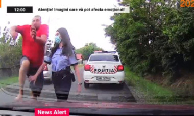 VIDEO. În Buzău, ca-n Vestul Sălbatic. Bărbat urmărit și bătut în trafic de trei indivizi, chiar sub ochii polițiștilor