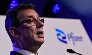 Când crede șeful Pfizer că vom reveni la viața normală