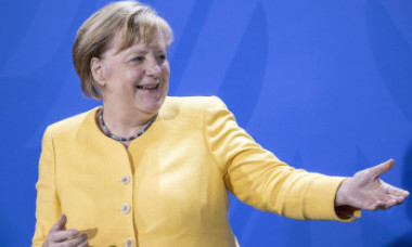 FOTO. Mesajul din spatele costumului de cancelar. Singurul moment în care Angela Merkel a înlocuit sacoul pătrățos cu un decolteu adânc