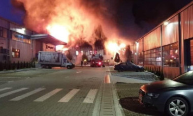 Incendiu uriaș în Cluj-Napoca. Fumul a cuprins tot orașul, iar oamenii au fost sfătuiți să stea în case