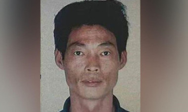 Un bărbat este dat în urmărire după ce și-ar fi ucis doi vecini, însă milioane de chinezi speră să nu fie prins niciodată