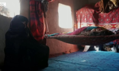 Rămasă fără nimic de mâncare, o familie din Afganstan a fost nevoită să-și vândă copilul. Suma ridicolă încasată