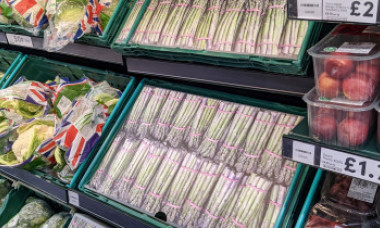 Magazinele din Marea Britanie pun acum fotografii cu alimente pe rafturile rămase goale ca efect al Brexit-ului