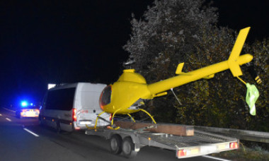 Poliția germană a descoperit doi români care transportau un elicopter folosind o remorcă auto