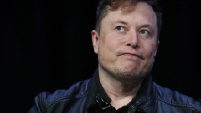 Elon Musk ar fi cedat și e gata să cumpere Twitter. Compania a suspendat tranzacțiile cu acțiuni