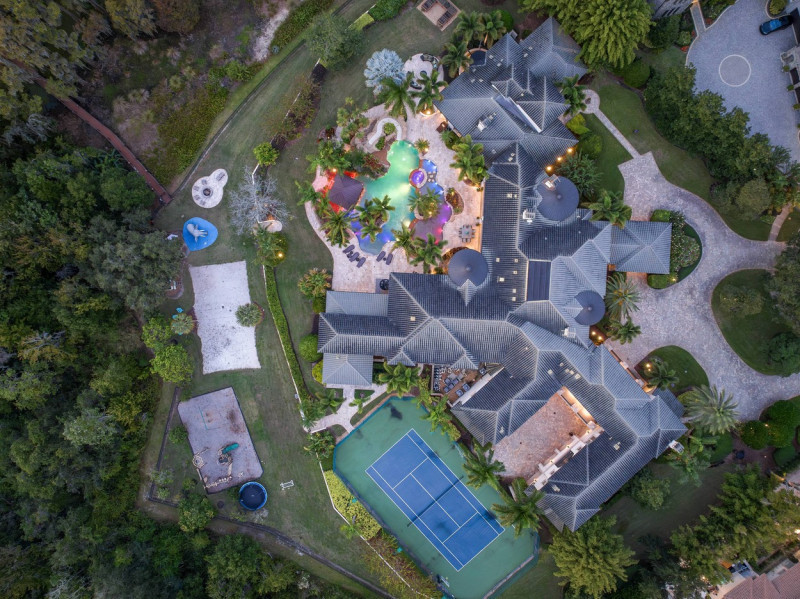 EXCLUSIVE: Mansion owned by famous BASEBALL STAR goes up for sale at Ł23.9m – complete with bowling alley, games room and 13 bathrooms