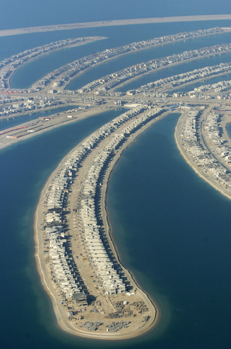 PALM ISLAND OFF JUMEIRAH BEACH, DUBAI, UNITED ARAB EMIRATES - 08 DEC 2005