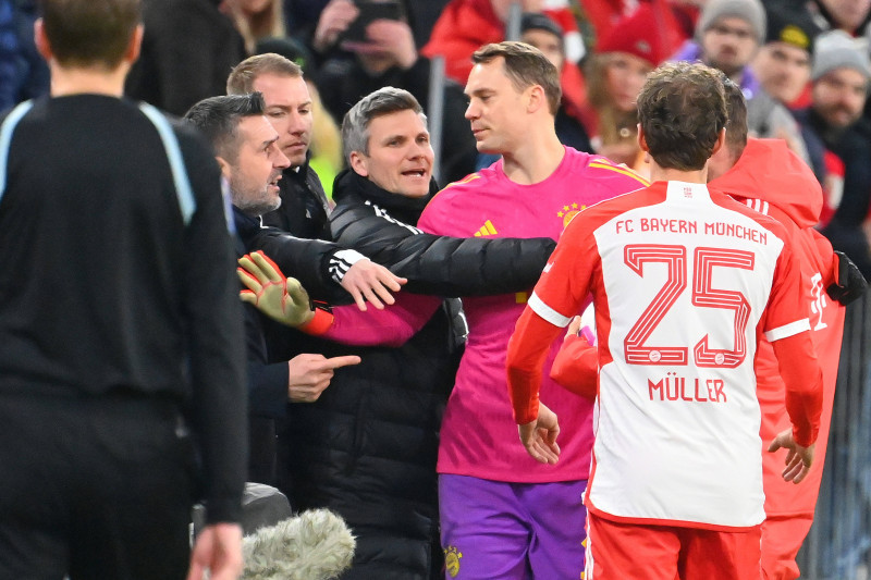 Rangelei,Streit,Handgreiflichkeit zwischen Leroy SANE (Bayern Muenchen) und Nenad BJELICA (Trainer Union Berlin)- Manuel