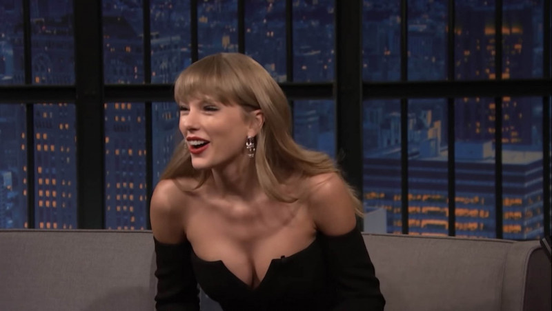 Taylor Swift makes an appearance on US TV chat show "Late Night with Seth Meyers"