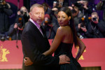 Entertainment Bilder des Tages Boris Becker mit Partnerin Lilian de Carvalho Monteiro beim Red Carpet Photocall zum Doku