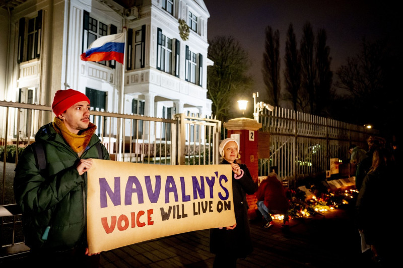 Wake for deceased Navalny at Russian embassy