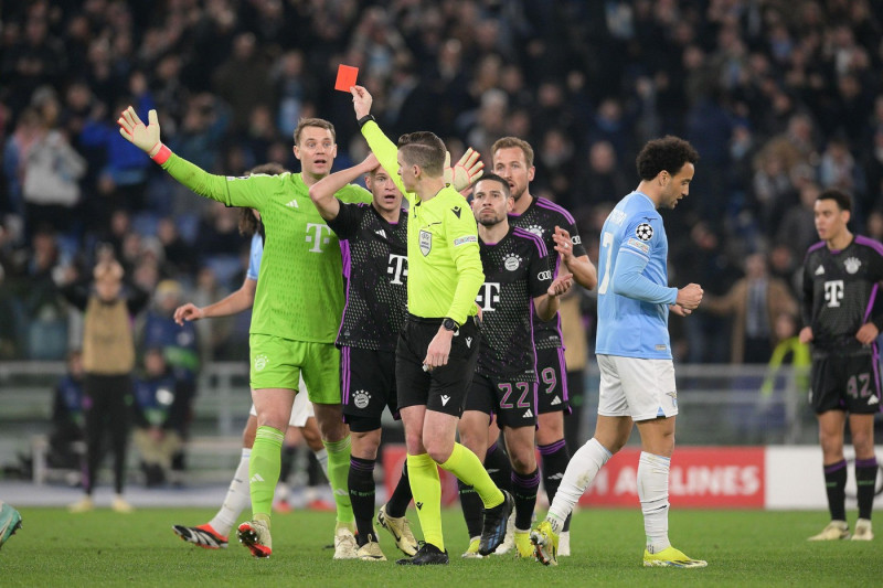 Stadio Olimpico, Rome, Italy. 14th Feb, 2024. Champions League Football, Round of 16, First Leg; Lazio versus Bayern Munich; Referee Francois Letexier shows the red card to Dayot Upamecano after a studs up challenge in the box and awards a penalty kick Cr