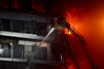 A large fire burns a 14-story building in the neighborhood of Campanar (Valencia).