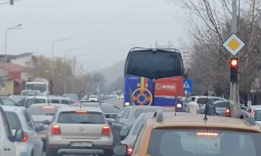 ”Mută, bă, căruța!”. Autocarul FCSB a blocat traficul în Berceni: ”Gigi Becali e pe drum, vine cu ranga”