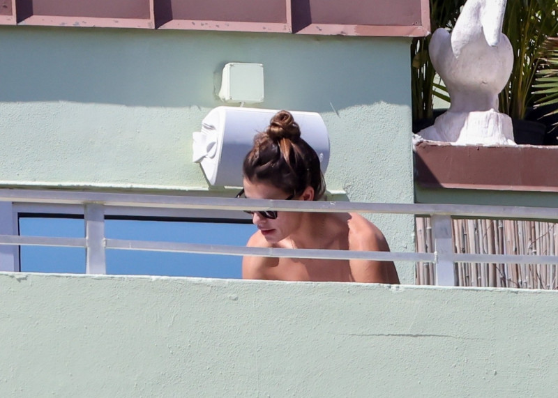 *PREMIUM-EXCLUSIVE* *Warning Contains nudity* Elisabetta Canalis and Georgian Cimpeanu Enjoy Nude Sunbathing Before Lunch in Miami Beach