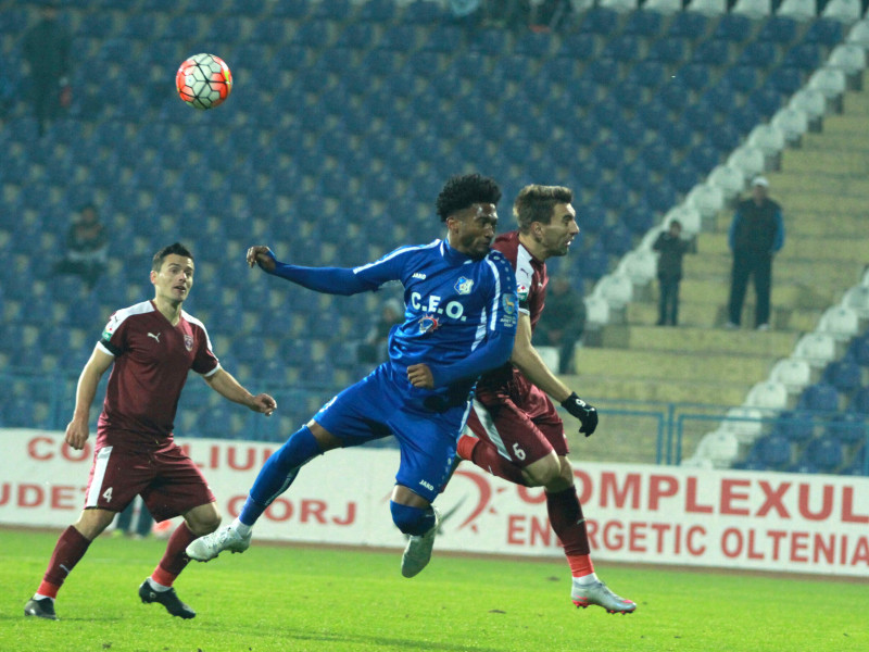 FOTBAL:PANDURII TARGU JIU-FC VOLUNTARI, LIGA 1 (1.11.2015)