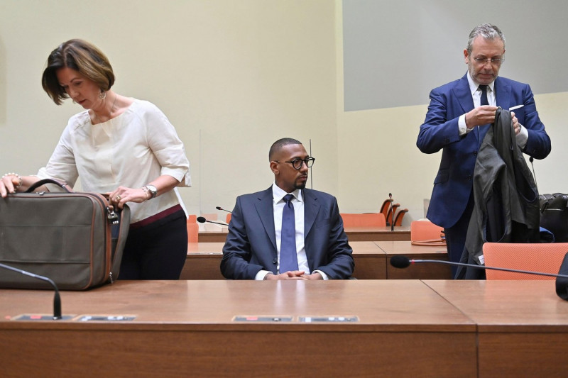 Munich, Deutschland. 02nd Nov, 2022. Jerome BOATENG in the courtroom with his lawyers at the appeals hearing. Criminal proceedings against Jerome B. on suspicion of bodily harm (Caribbean?) on November 2nd, 2022 before the Higher Regional Court of Munich