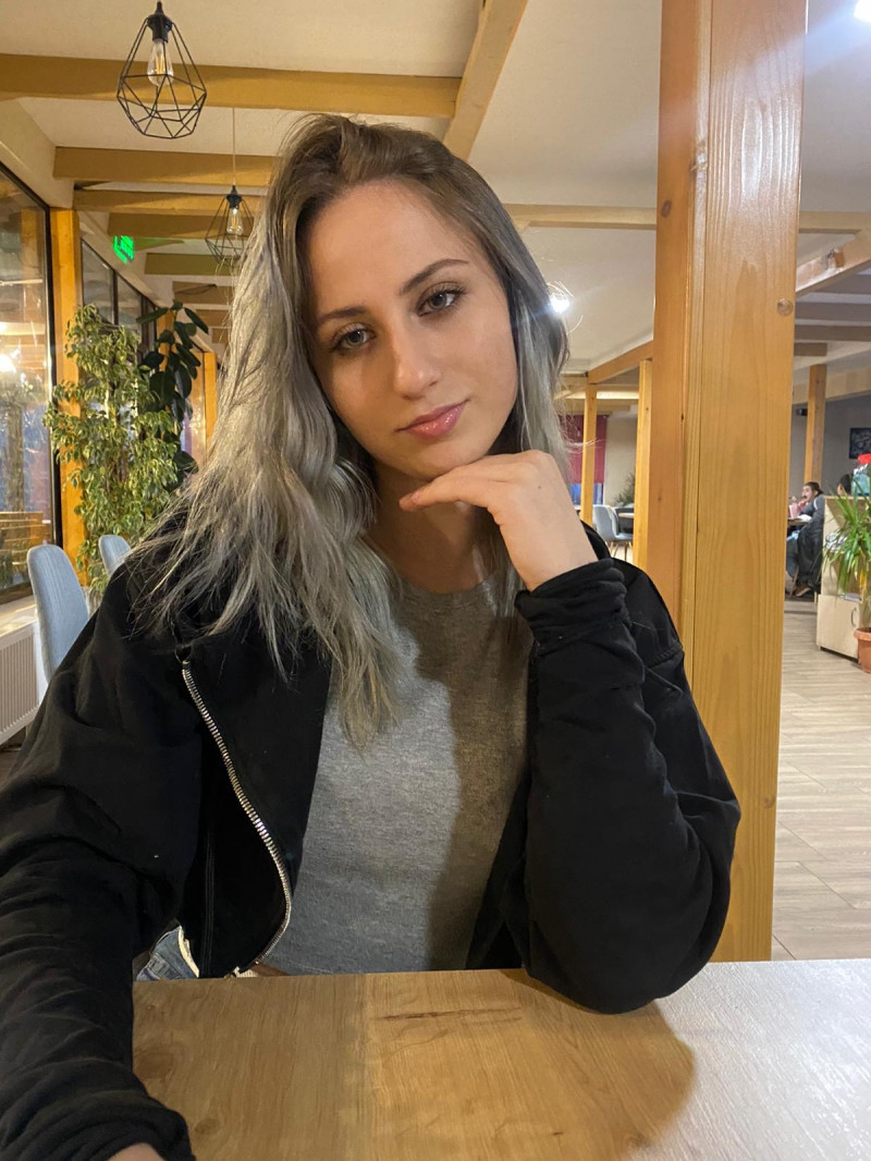 Silvia Pomană are 17 ani și se pregătește să intre la Academia de Poliție
