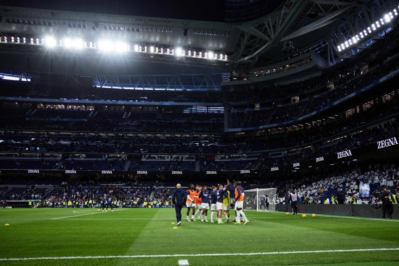 Real Madrid CF warming up during the LaLiga EA Sports match between Real Madrid CF and Celta de Vigo at Estadio Santiago