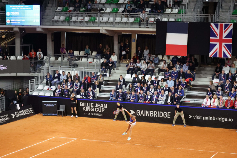 Emma Raducanu a battu Caroline Garcia (3-6, 6-3, 6-2) lors du tour qualificatif de la Billie Jean King Cup au Portel (Pas-de-Calais)