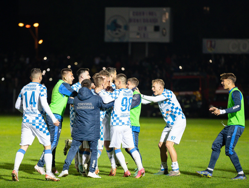 FOTBAL: CS CORVINUL 1921 HUNEDOARA - FC CFR 1907 CLUJ, CUPA ROMANIEI BETANO - SEFRTURI DE FINALA (02.04.2024)