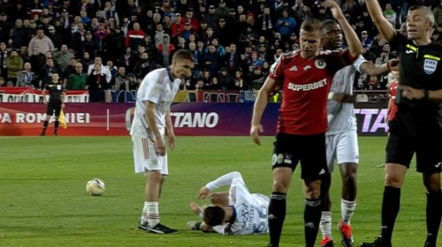 Alex Chipciu l-a înjurat pe arbitru 15 secunde fără pauză, după un moment din Oțelul - ”U” Cluj