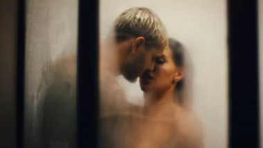 FOTO Un fotbalist celebru și soția lui s-au lăsat filmați în duș. Imaginile au făcut înconjurul lumii