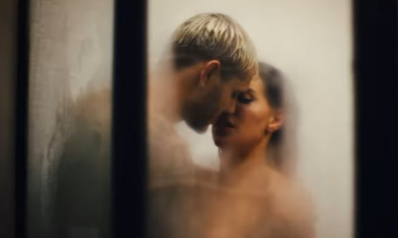 FOTO Un fotbalist celebru și soția lui s-au lăsat filmați în duș. Imaginile au făcut înconjurul lumii