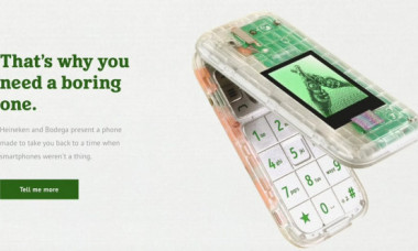 De la Smart la Simple: ”Telefonul plictisitor" un nou trend printre tineri. Video